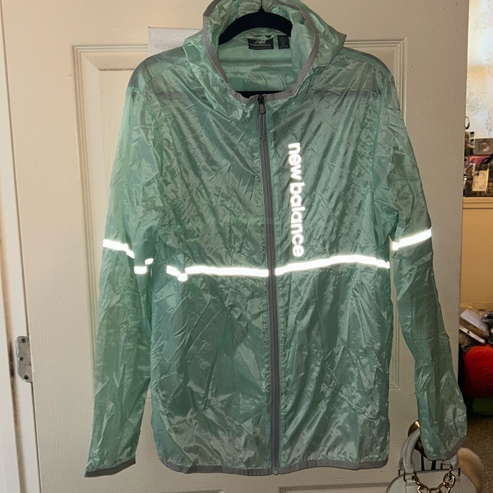 New Balance Size XL Mint Reflective Featherweight Hooded Windbreaker